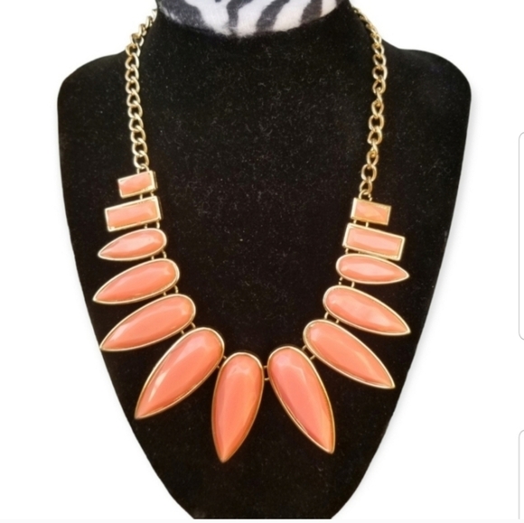 Charming Charlie Jewelry - CHARMING CHARLIE GOLDTONED & PEACH CABACHON SPEAR TIPPED STATEMENT NECKLACE